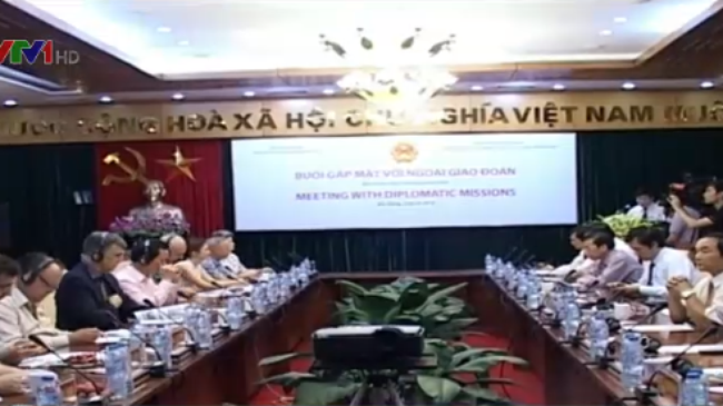 Руководители посольств 10 стран во Вьетнаме совершили рабочую поездку в провинцию Бакзянг - ảnh 1